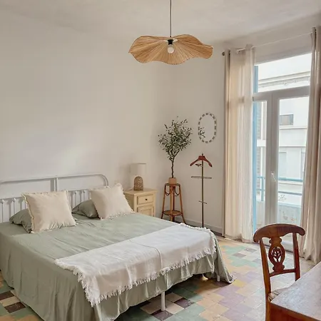 Apartment T4 Lumineux Au Charme Authentique, Centre-ville *